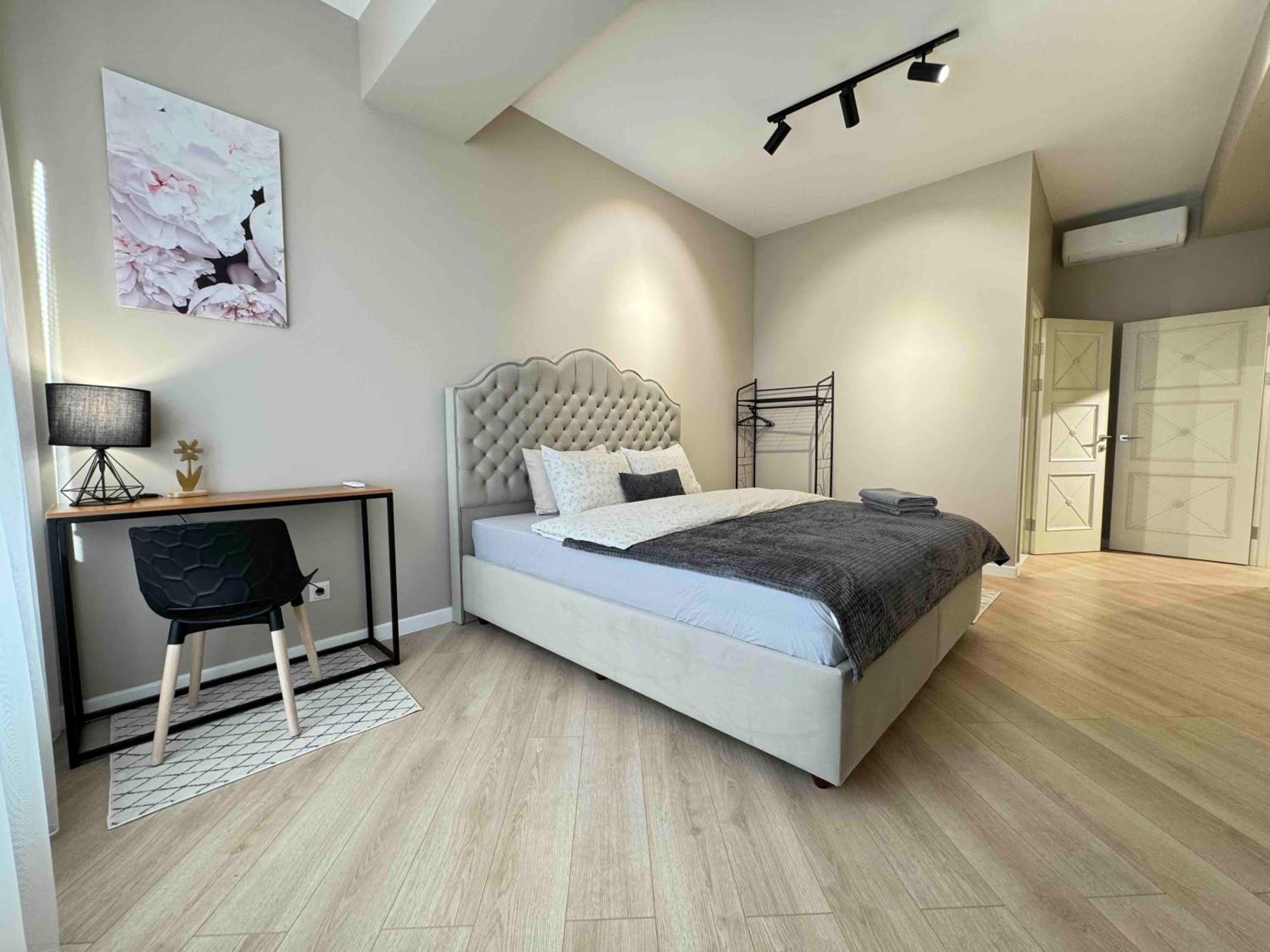 Rentnow Modern Business Apartment With 3 Bedrooms In Centre Chisinau Exterior photo