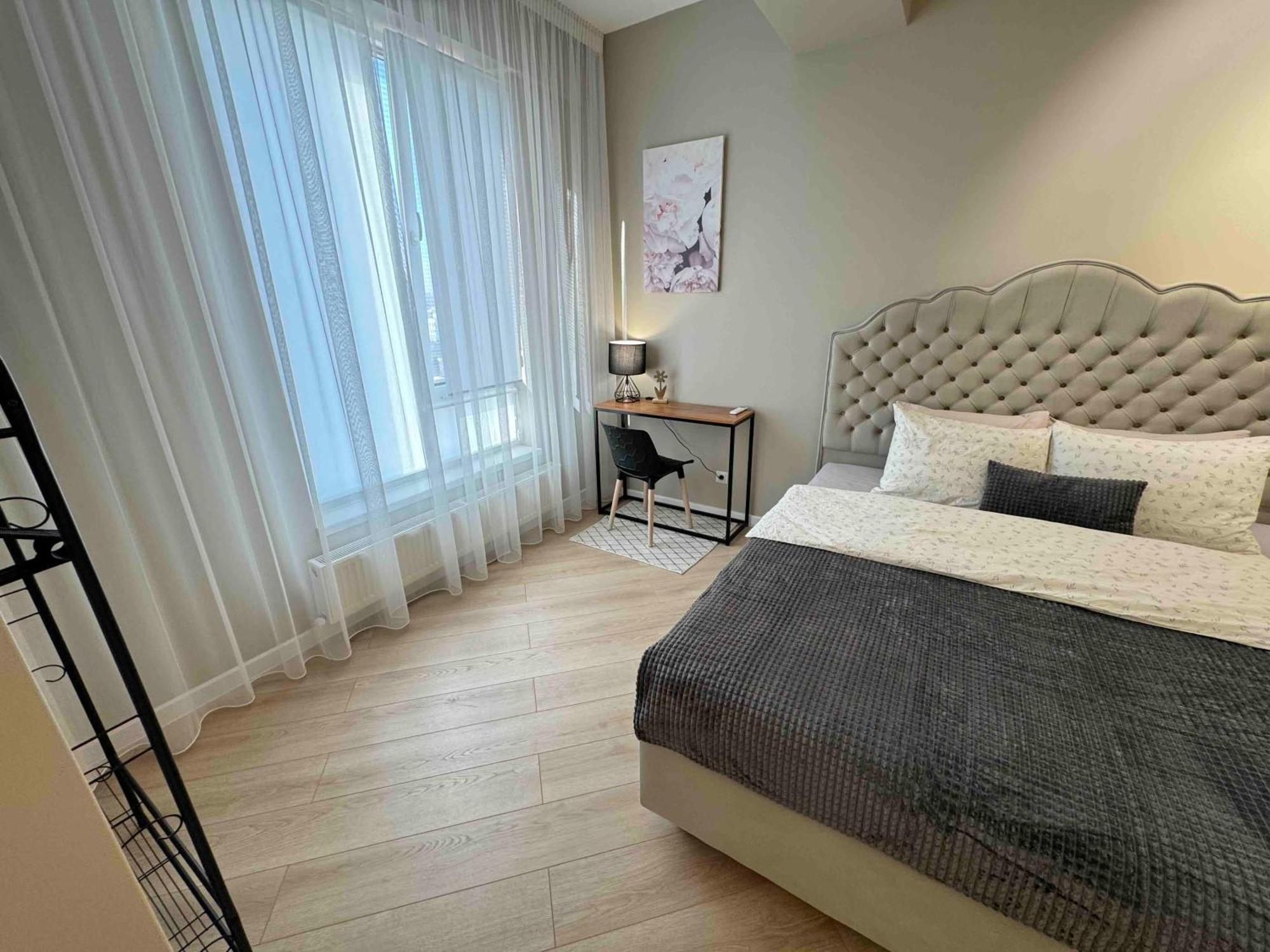 Rentnow Modern Business Apartment With 3 Bedrooms In Centre Chisinau Exterior photo