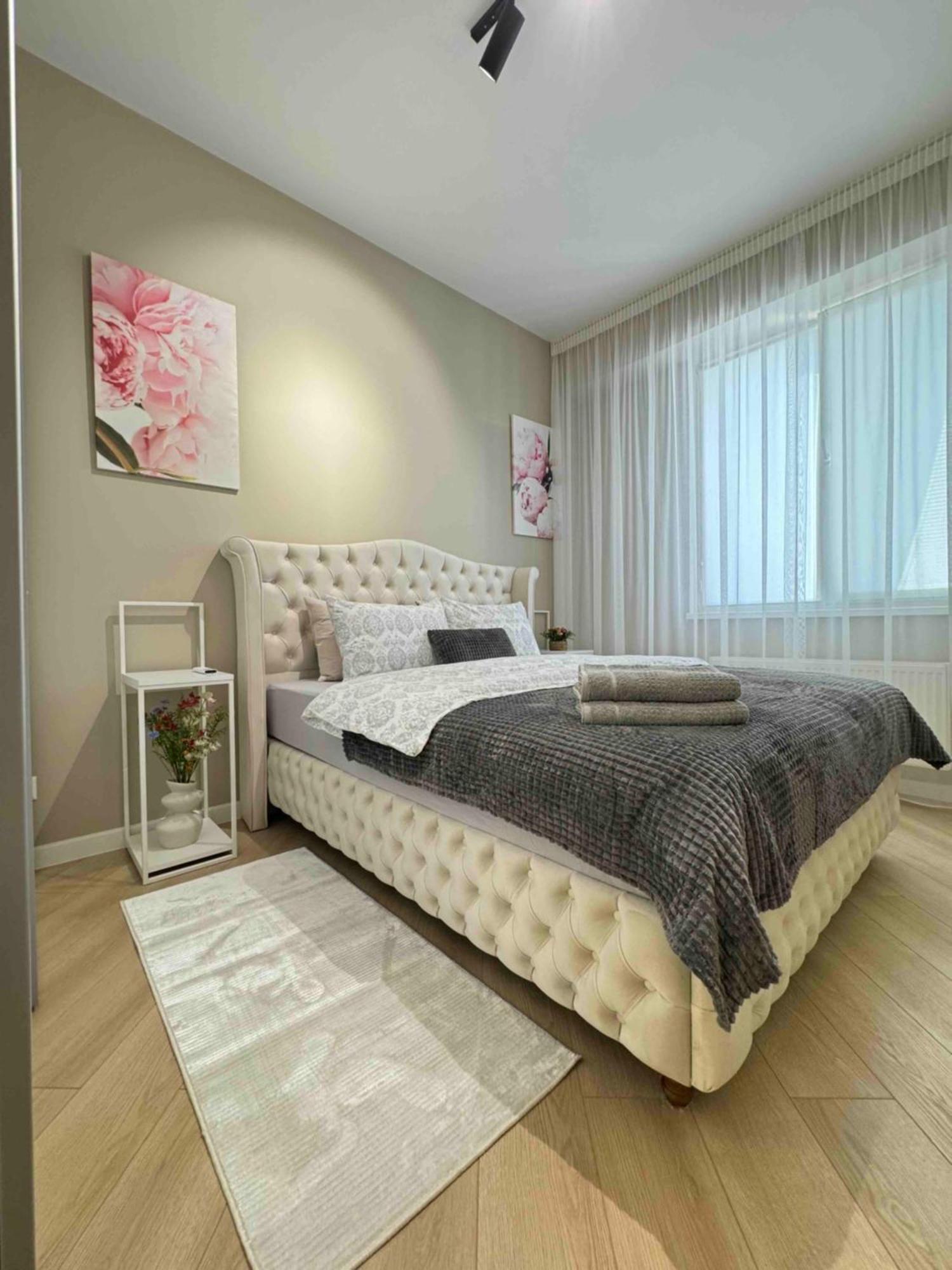 Rentnow Modern Business Apartment With 3 Bedrooms In Centre Chisinau Exterior photo