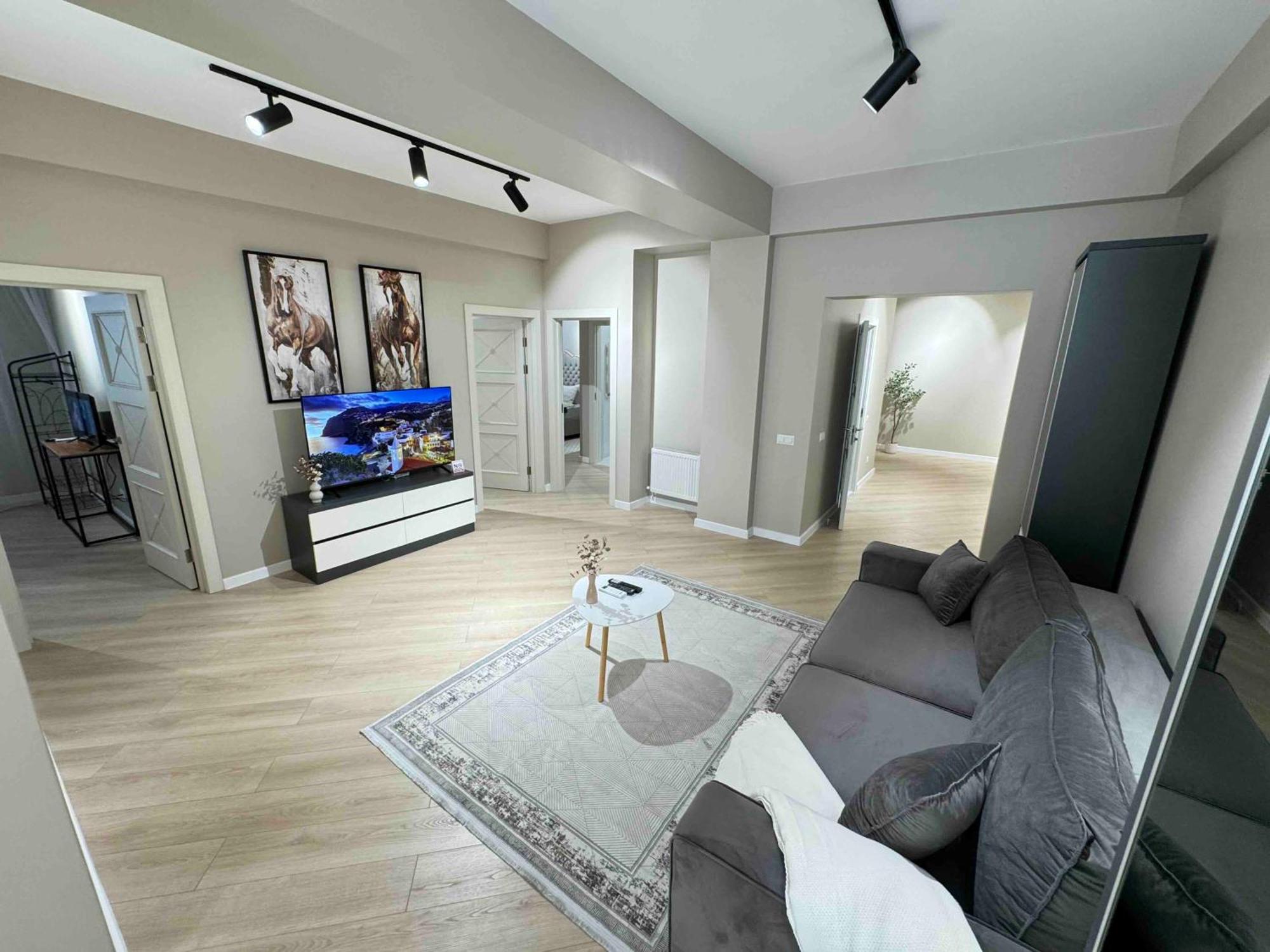 Rentnow Modern Business Apartment With 3 Bedrooms In Centre Chisinau Exterior photo