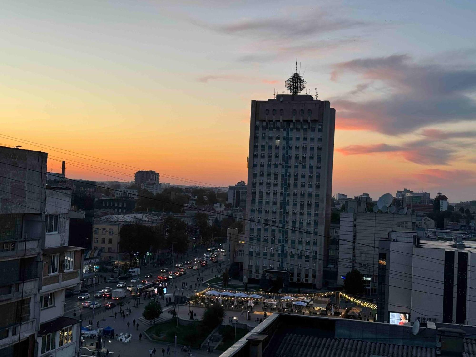 Rentnow Modern Business Apartment With 3 Bedrooms In Centre Chisinau Exterior photo