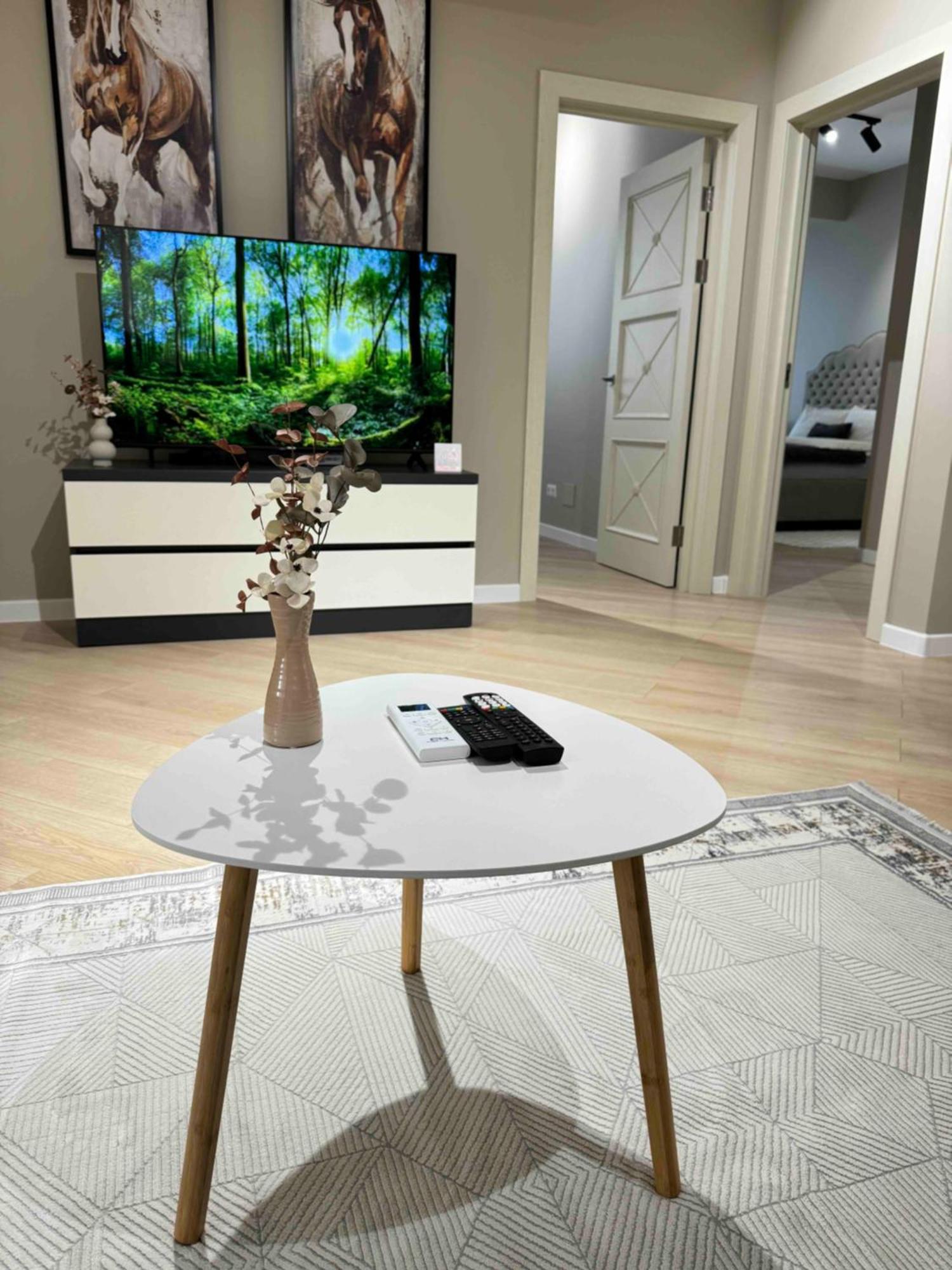 Rentnow Modern Business Apartment With 3 Bedrooms In Centre Chisinau Exterior photo